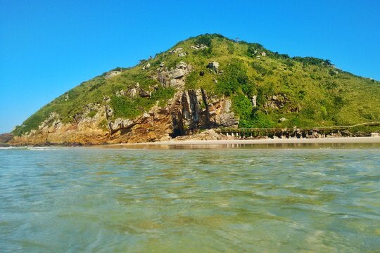 Cave - praia das encantadas, Ilha do Mel - Paran&aacute; - Brazil