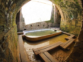 la fontaine aux lépreux de Dole dans le Jura