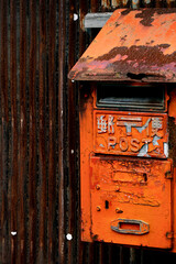 古い郵便ポスト