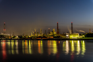 石津漁港から見た堺臨海地区の工場夜景