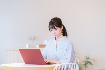 人物　女性　一人　ポートレート