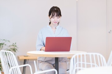 人物　女性　一人　ポートレート