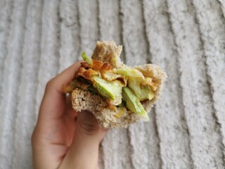 Delicious healty vegetarian lunch or snack with grilled zucchini, omelet and wholemeal bread. 