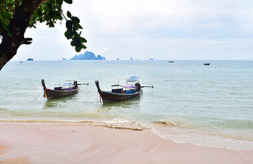 Boat to welcome tourists to see the beautiful view island.