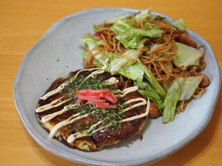 お好み焼きと焼きそば