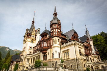 Fototapeta na wymiar wunderschönes Schloss Peles in Rumänien