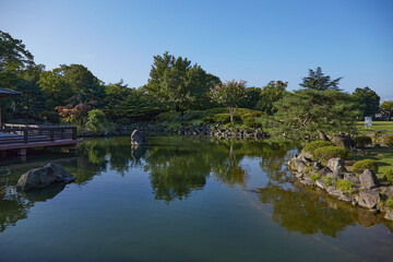 Fototapeta na wymiar 早朝のあがたの森公園と、公園内の池 長野県松本市