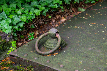 Ring zum Öffnen einer Grabplatte
