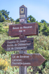 Panneaux indicateurs de chemin de randonnée GR