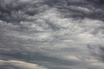 Wolkenbildung am Sommerhimmel