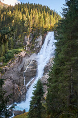 Fototapeta na wymiar Paisaje naturaleza Austria, agua cascadas rios y cielos