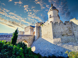 Puente, foso, murallas y torre del castillo de Simancas, Valladolid