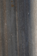 Marmorsäule im Close-Up mit hell dunkel Verlauf und verschiedenen Gesteinsschichten