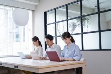 アジア人　ビジネス　ポートレート　複数