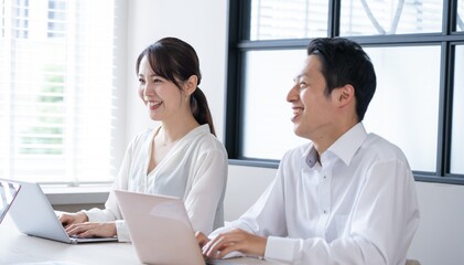 ビジネス　アジア人　三人　ポートレート