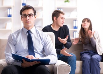Family visiting psychologist for family problem