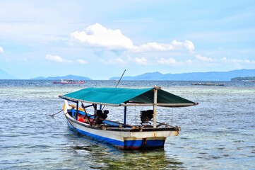 Fototapeta na wymiar Beautiful scenery of boat on the sea at Indonesia