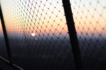 Maschendraht im Abendrot