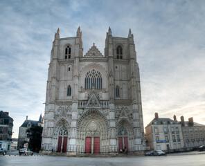 Fototapeta na wymiar extérieure gothique de la cathédrale Saint-Pierre-et-Saint-Paul de Nantes en Loire Atlantique