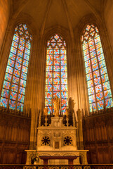 vitraux de l'intérieure gothique de la cathédrale Saint-Pierre-et-Saint-Paul de Nantes en Loire...