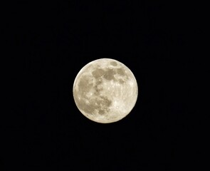 Obraz premium full moon over blue sky