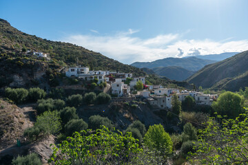 Fototapeta na wymiar village on the side of a mountain