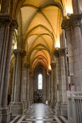 Fototapeta premium intérieure gothique de la cathédrale Saint-Pierre-et-Saint-Paul de Nantes en Loire Atlantique