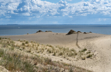 The impressive sight of the Parnidis sand dune rising up to 52 metres between the Curonian Lagoo and the Baltic Sea. Nida, Neringa, Lithuania, in the Curonian Spit National Park