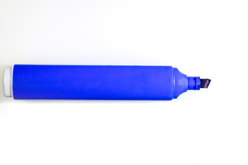 a marker without cap, blue in color, in a horizontal position, positioned on a white background