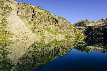 Lago d Aubert, Parque Natural de Neouvielle, Pirineo francés, Bigorre, Francia.