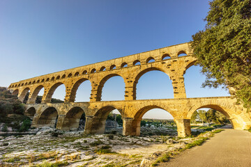 Puente de Gard ,acueducto patrimonio de la humanidad, construido por el Imperio romano, siglo I d.C , Remoulins, departamento de Gard,Francia, Europa