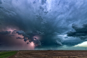 Obraz na płótnie Canvas Lightning over Plains