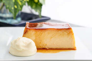 Flan con crema