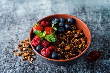 oatmeal nuts granola with berries