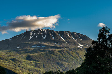 Widok na Góry Skandynawskie w pobliżu szczytu górskiego Gaustatoppen © Dreamnordno
