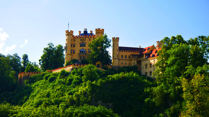 Fototapeta na wymiar Füssen, Deutschland: Schloss Hohenschwangau im Königswinkel