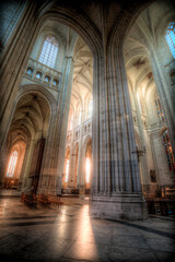 Obraz premium intérieure gothique de la cathédrale Saint-Pierre-et-Saint-Paul de Nantes en Loire Atlantique