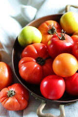 Bunte Tomaten in einer Schüssel