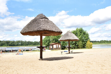 plaża nad jeziorem