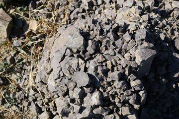 fragmentation of rocks, rocks cracking from hot and cold,