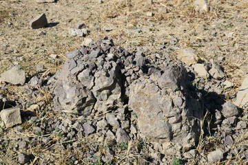 fragmentation of rocks, rocks cracking from hot and cold,