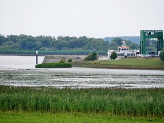 Elbe am Deich bei Glückstadt