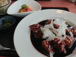 黒酢酢豚定食/Sweet and sour pork with black vinegar