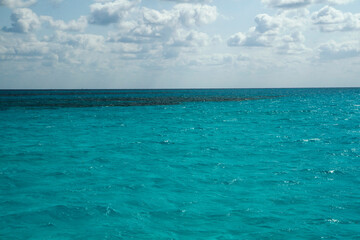 Fototapeta na wymiar Natural texture. View of the turquoise color water ocean, sea waves and horizon in the Caribbean. 