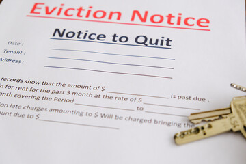 Obraz premium Eviction notice served to tenant with house keys