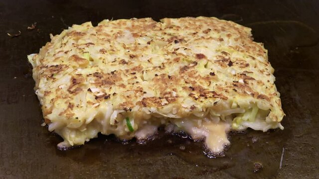 お好み焼き  作り方  調理プロセス2 4K / Cooking Okonomiyaki. Process 2. Japanese food. 4K