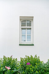 Fototapeta na wymiar window in a building with a white wall