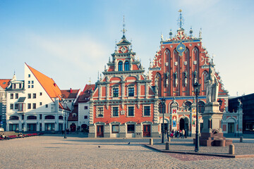 Obraz premium The famous house of the blackheads in the Town Hall Square in Riga. One of the main attractions of the capital of Latvia