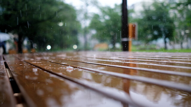 「雨降り」の写真素材 | 5,943件の無料イラスト画像 | Adobe Stock