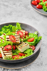 Salad with grilled cheese, tomato and wine sauce